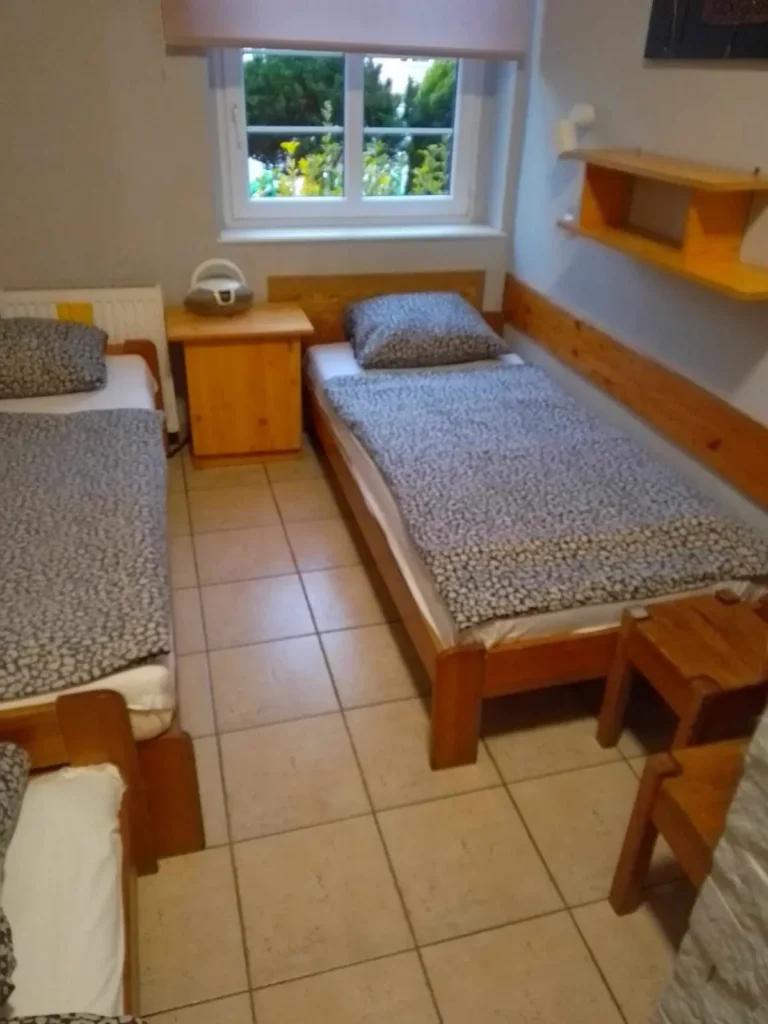 stacja grand noclegi pokój pracowniczy